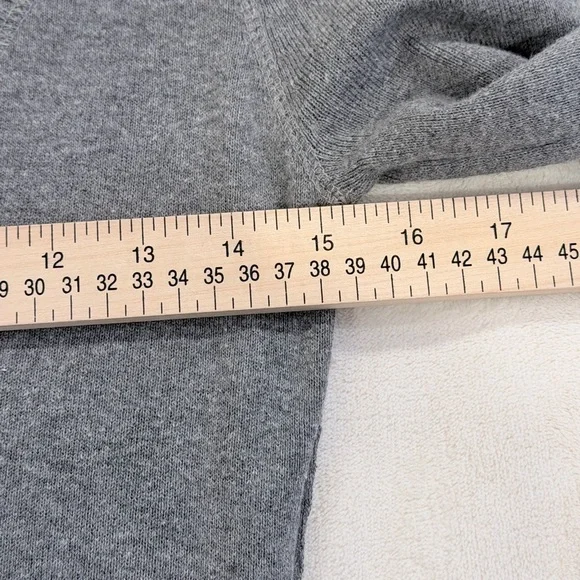 Aeropostale Gray V-Neck Large Women’s Sweater - Picture 3 of 6